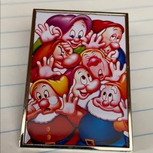 Disney store pin 📌 seven dwarfs pin Commemorative
